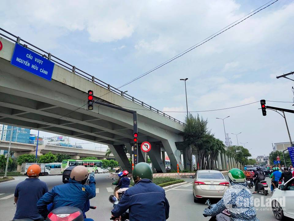 TP.HCM đóng cầu Nguyễn Hữu Cảnh để xoá ngập trên con đường đau khổ