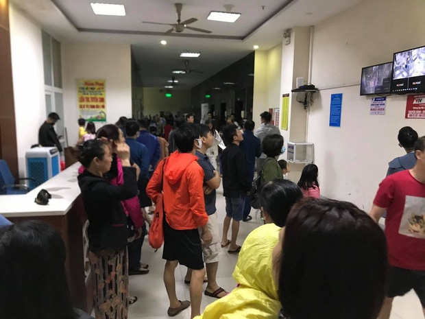 Hà Nội: Cháy lớn tại chung cư HH Linh Đàm, hàng nghìn người hoảng sợ tháo chạy vào sáng sớm - Ảnh 5. Hà Nội: Cháy lớn tại chung cư HH Linh Đàm, hàng nghìn người hoảng sợ tháo chạy vào sáng sớm - Ảnh 5.