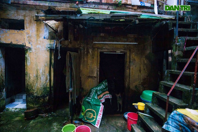 Cuộc sống bên trong những căn nhà “khổ nhất” phố cổ Hà Nội - 6 Cuộc sống bên trong những căn nhà “khổ nhất” phố cổ Hà Nội - 6