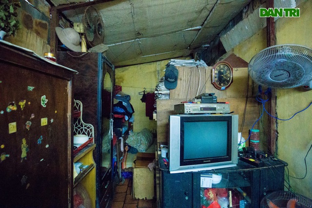 Cuộc sống bên trong những căn nhà “khổ nhất” phố cổ Hà Nội - 7 Cuộc sống bên trong những căn nhà “khổ nhất” phố cổ Hà Nội - 7