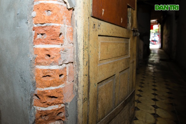 Cuộc sống bên trong những căn nhà “khổ nhất” phố cổ Hà Nội - 8 Cuộc sống bên trong những căn nhà “khổ nhất” phố cổ Hà Nội - 8