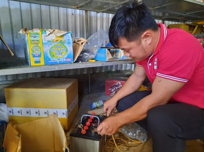 Chết thèm vì dây điện chạy trên đầu mà… không có điện! - Ảnh 2.