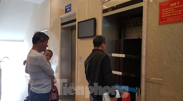 Hiện trường vụ rơi thang máy khiến nhiều người bị thương ở Hà Nội - Ảnh 13. Hiện trường vụ rơi thang máy khiến nhiều người bị thương ở Hà Nội - Ảnh 13.