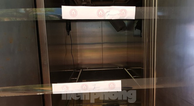 Hiện trường vụ rơi thang máy khiến nhiều người bị thương ở Hà Nội - Ảnh 7. Hiện trường vụ rơi thang máy khiến nhiều người bị thương ở Hà Nội - Ảnh 7.