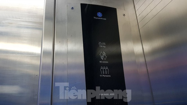 Hiện trường vụ rơi thang máy khiến nhiều người bị thương ở Hà Nội - Ảnh 10. Hiện trường vụ rơi thang máy khiến nhiều người bị thương ở Hà Nội - Ảnh 10.