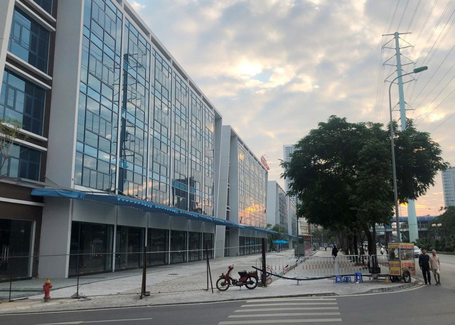 Cận cảnh cao ốc nhấn chìm con đường BT Hà Nội - Ảnh 8. Cận cảnh cao ốc nhấn chìm con đường BT Hà Nội - Ảnh 8.