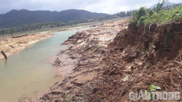 Dừng mọi hoạt động nạo vét sông Lại Giang sau phản ánh của Báo Giao thông 2
