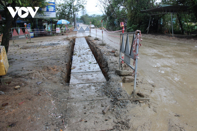 Thi công Quốc lộ 40B ở Quảng Nam ì ạch, đường nham nhở, dân kêu trời  - Ảnh 4.  Thi công Quốc lộ 40B ở Quảng Nam ì ạch, đường nham nhở, dân kêu trời  - Ảnh 4.