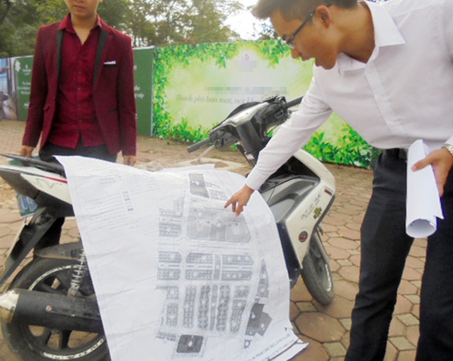 Đồn nhau đổ tiền vào miếng đất hoang: Người đổi đời lừa kẻ trắng tay - 2 Đồn nhau đổ tiền vào miếng đất hoang: Người đổi đời lừa kẻ trắng tay - 2