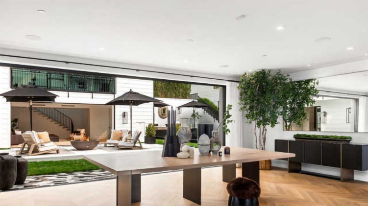 Singer Rihanna's $13.8 million mansion in Beverly Hills