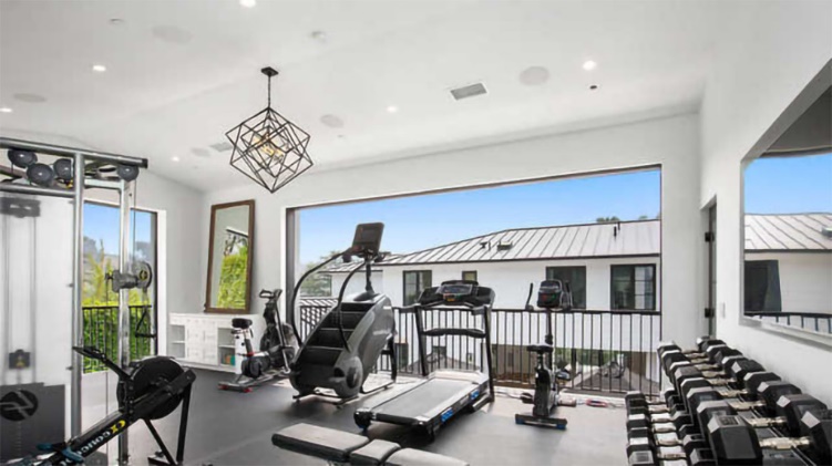 Singer Rihanna's $13.8 million mansion in Beverly Hills