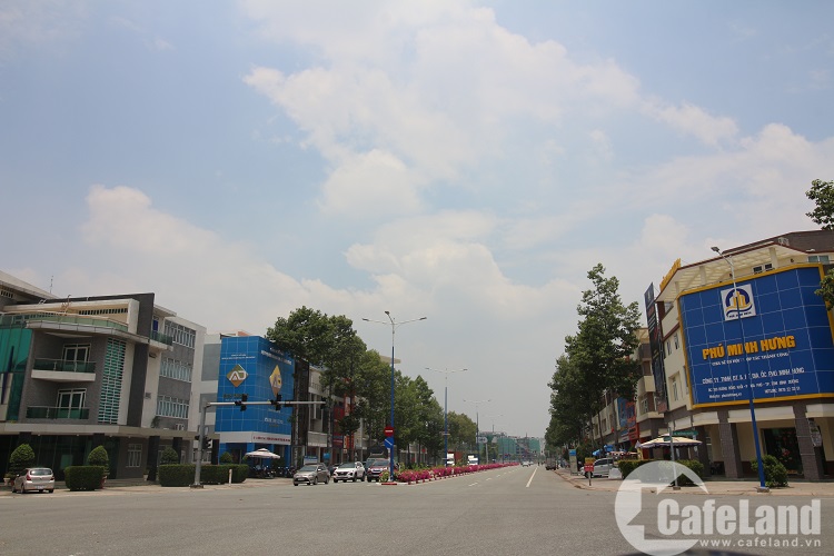 Nhà chục tỉ bỏ trống ở thành phố mới Bình Dương
