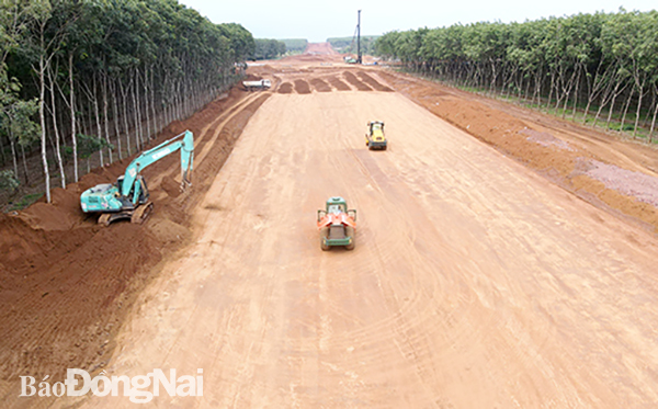Dự án Đường cao tốc Phan Thiết - Dầu Giây: Nguy cơ chậm tiến độ vì thiếu… đất đắp đường