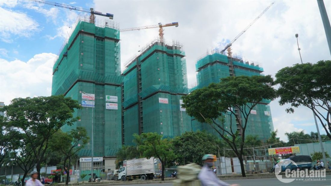 Nóng trong tuần: Dịch bệnh kéo dài, áp lực bủa vây người mua nhà