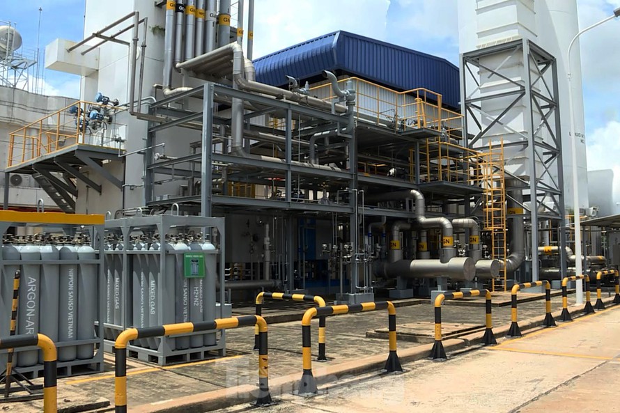 Cận cảnh nhà máy sản xuất oxy y tế 'khổng lồ' phục vụ bệnh viện điều trị COVID-19