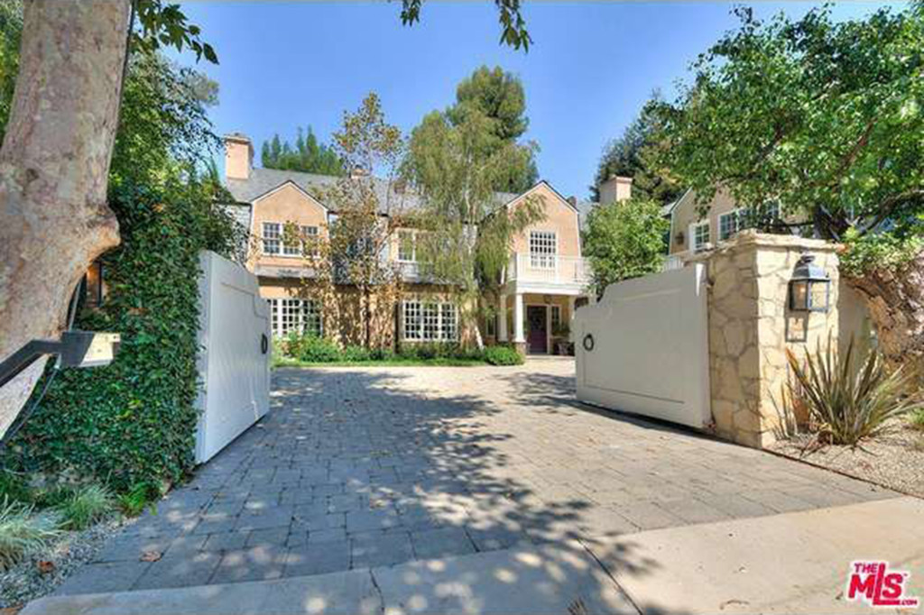 Adele's 3 villas worth more than 30 million USD in Beverly Hills