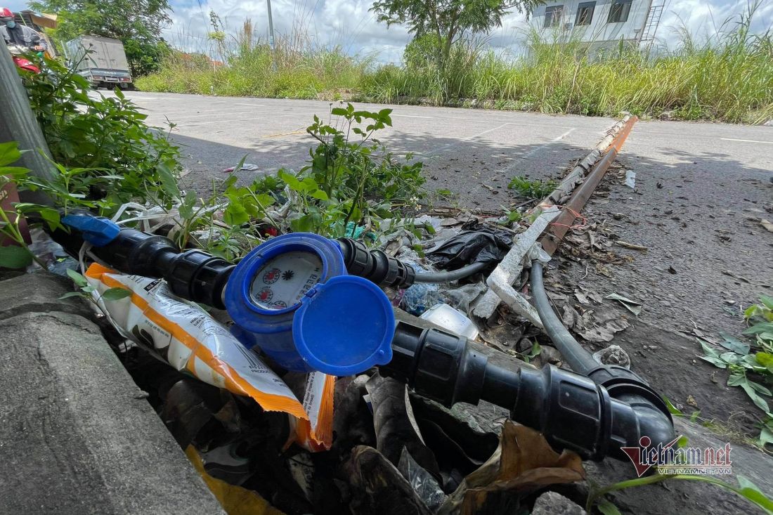 Khu đô thị nghìn tỷ 'khát nước' nhiều năm, dân khổ sở mua nước từ xe bồn Khu đô thị nghìn tỷ 'khát nước' nhiều năm, dân khổ sở mua nước từ xe bồn