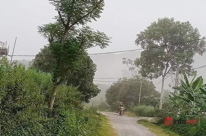 Tường nhà 'há miệng', khói bụi bao trùm, nguy hiểm rình rập cả làng gần mỏ đá