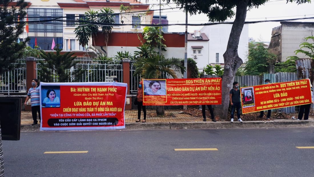 Siết bán nhà trên giấy
