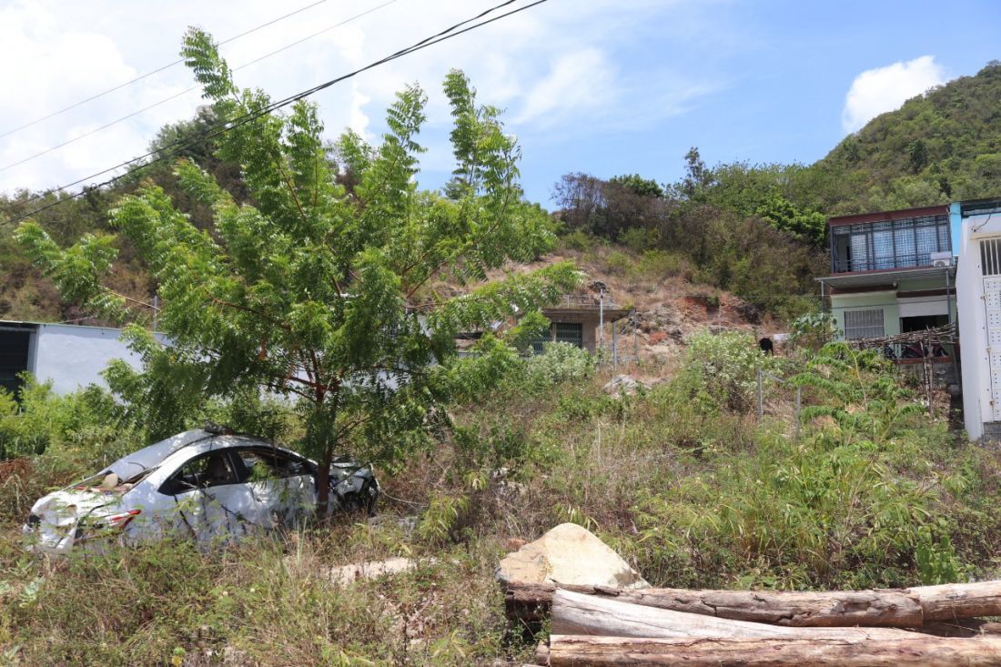 Sống thấp thỏm dưới chân núi Cô Tiên Sống thấp thỏm dưới chân núi Cô Tiên