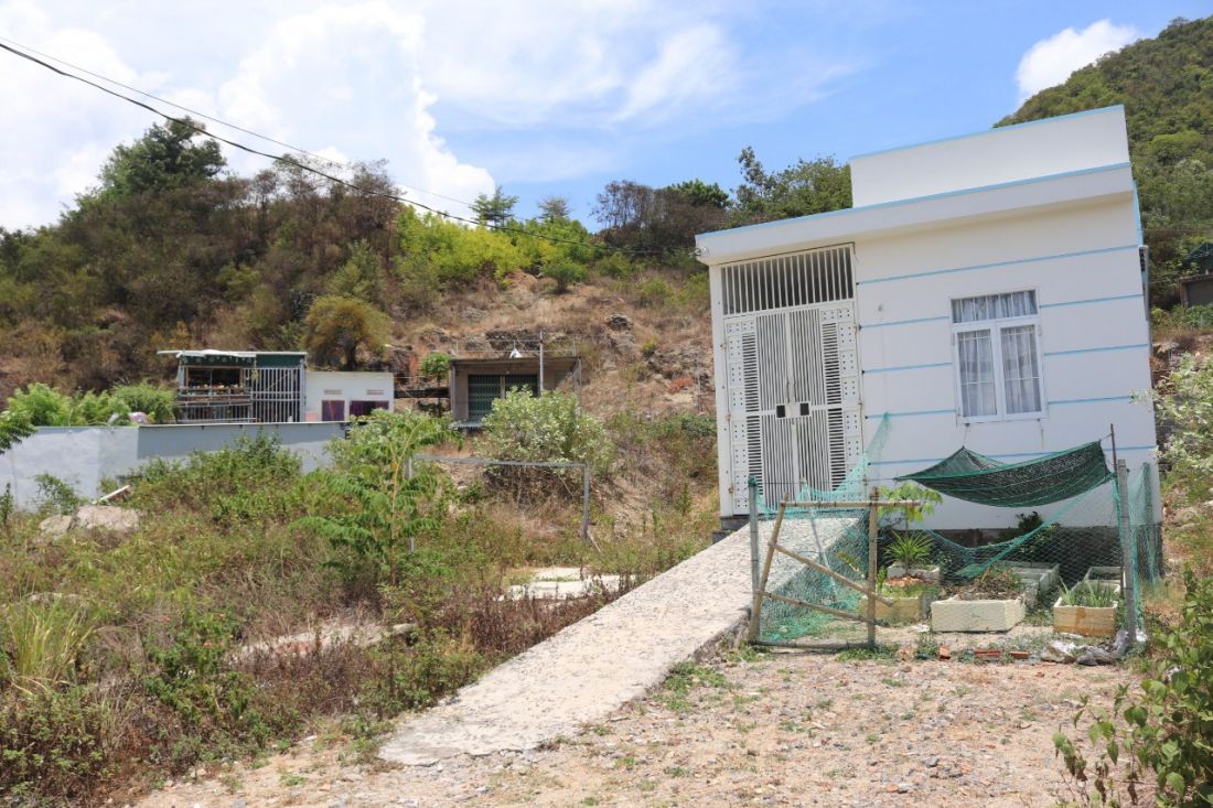 Sống thấp thỏm dưới chân núi Cô Tiên Sống thấp thỏm dưới chân núi Cô Tiên