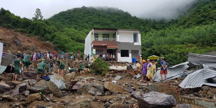 Sống thấp thỏm dưới chân núi Cô Tiên Sống thấp thỏm dưới chân núi Cô Tiên