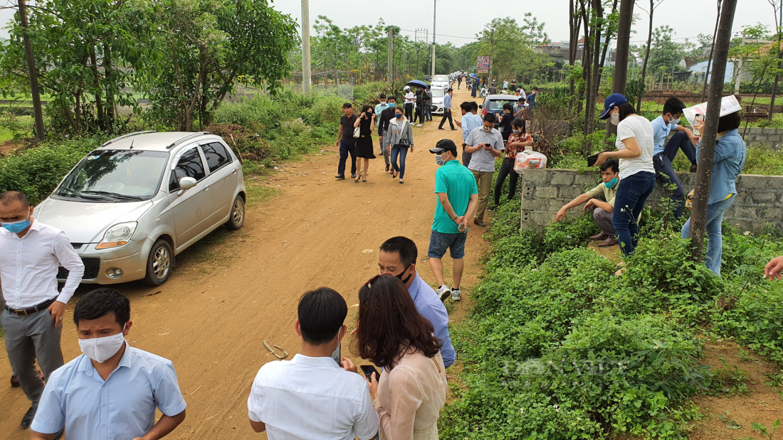 Cá mập tạo sốt đất ảo, giá đất cả khu vực tăng vọt