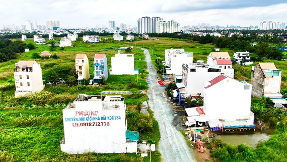 Nhìn lại để tiếp tục hoàn thiện pháp luật về đất đai: Hoang vắng đất... có chủ