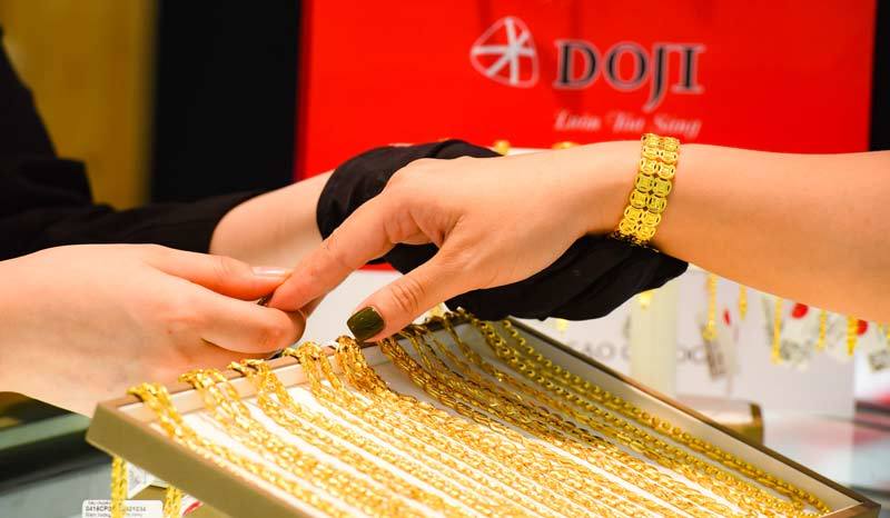 Điểm tin sáng: Kinh tế Mỹ không như kỳ vọng, vàng tiếp đà tăng, USD giảm giá