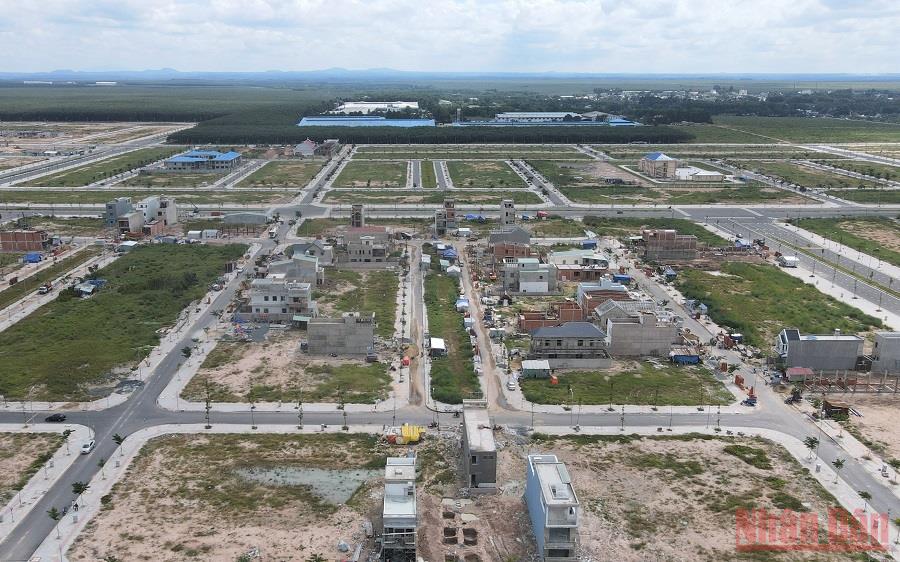 Xử lý nghiêm cán bộ môi giới bán đất tái định cư sân bay Long Thành