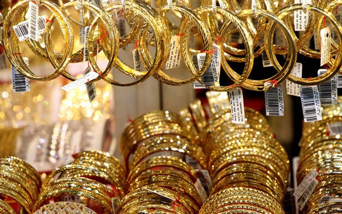 Điểm tin sáng: USD tăng mạnh, vàng neo ở ngưỡng thấp