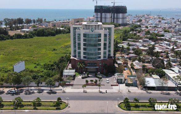 Bình Thuận giao đất 'vàng' cho ngân hàng xây trụ sở thế nào?