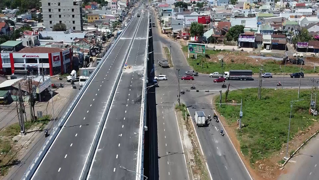 Bất động sản 24h: Cầu vượt Dầu Giây chính thức thông xe