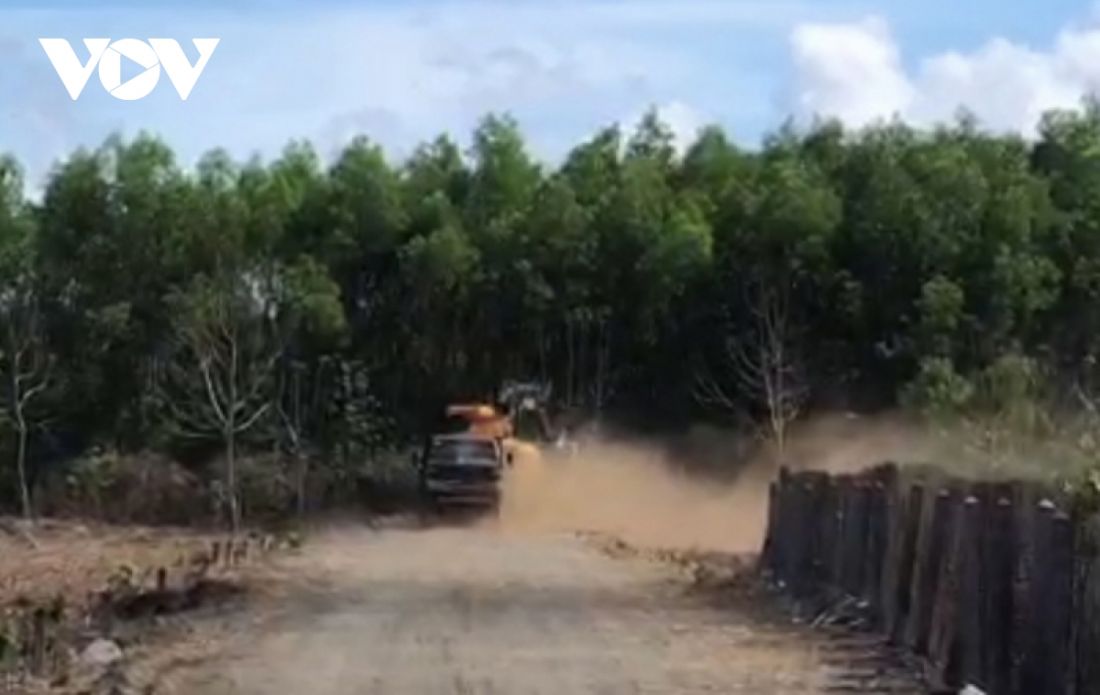 Phá dỡ hàng loạt đường giao thông hình thành trên đất nông nghiệp ở Bà Rịa – Vũng Tàu Phá dỡ hàng loạt đường giao thông hình thành trên đất nông nghiệp ở Bà Rịa – Vũng Tàu