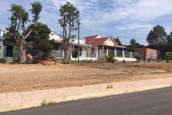 Giá đất tăng 'phi mã', giật mình tiết kiệm 5 năm không mua nổi miếng đất quê Giá đất tăng 'phi mã', giật mình tiết kiệm 5 năm không mua nổi miếng đất quê