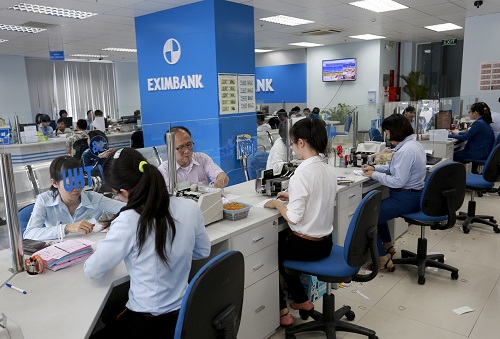 Tại sao Eximbank lại bán 22,8 triệu cổ phiếu Sacombank dưới mức giá 13.000 đồng?