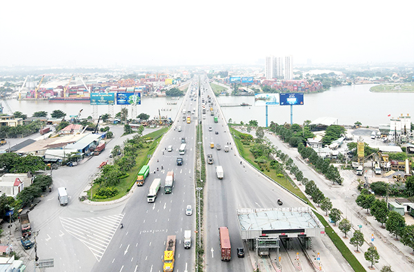 Kết nối giao thông giữa Đồng Nai và TP.Hồ Chí Minh: ''Gần nhà, xa ngõ''