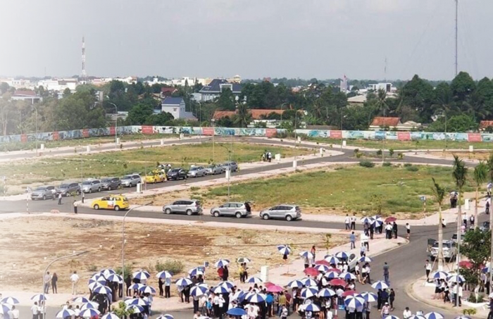 Bất chấp cảnh báo, sốt đất vẫn tiếp diễn