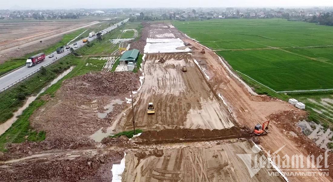 Bất động sản hạ nhiệt, nhà đầu tư tháo chạy khỏi cơn sốt đất 10 năm trở lại Bất động sản hạ nhiệt, nhà đầu tư tháo chạy khỏi cơn sốt đất 10 năm trở lại