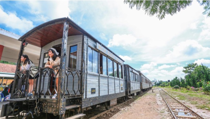Du khách sắp được trải nghiệm tuyến đường sắt răng cưa leo núi tại Việt Nam
