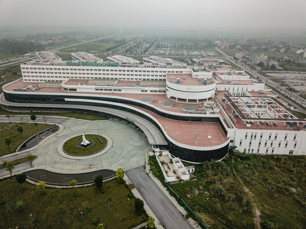 Cảnh hoang vắng hai cơ sở bệnh viện Bạch Mai, Việt Đức ngàn tỉ khánh thành rồi… đóng cửa