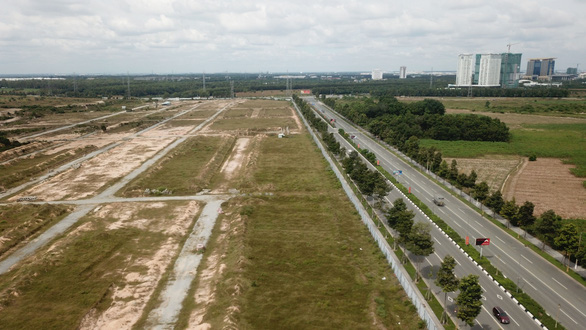 Bán rẻ 43ha 'đất vàng': Cựu lãnh đạo Bình Dương và đồng phạm gây thiệt hại hơn 5.000 tỉ Bán rẻ 43ha 'đất vàng': Cựu lãnh đạo Bình Dương và đồng phạm gây thiệt hại hơn 5.000 tỉ