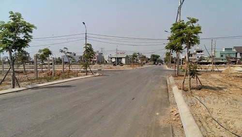 'Đu' theo sóng đất Đà Nẵng, Quảng Nam rồi 'chết kẹt' trầy trật tìm cửa thoát hàng 'Đu' theo sóng đất Đà Nẵng, Quảng Nam rồi 'chết kẹt' trầy trật tìm cửa thoát hàng