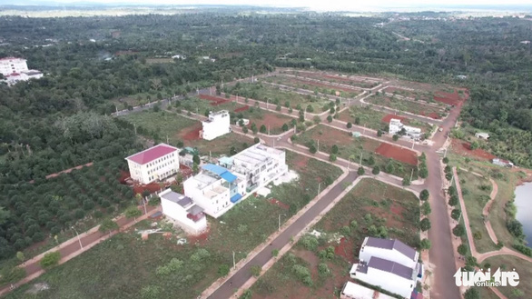 Khu đô thị Đông Nam: 'Đường sá dở dang, điện đóm, nước nôi... chưa có thì xây nhà làm sao?' Khu đô thị Đông Nam: 'Đường sá dở dang, điện đóm, nước nôi... chưa có thì xây nhà làm sao?'