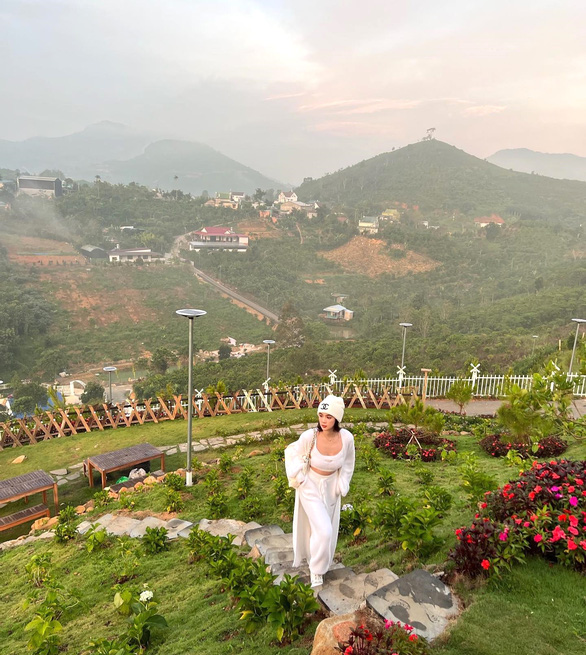 'Ngọc Trinh mua 11ha đất xây homestay ở Bảo Lộc' là chiêu trò thổi giá đất 'Ngọc Trinh mua 11ha đất xây homestay ở Bảo Lộc' là chiêu trò thổi giá đất