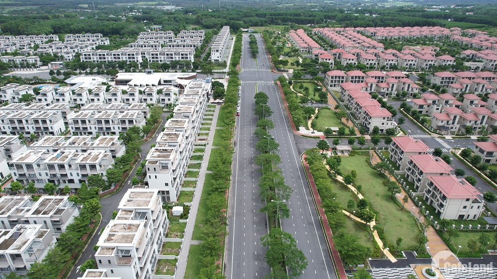 Bất động sản Nhơn Trạch: Nhà phố, biệt thự tiền tỉ vắng người