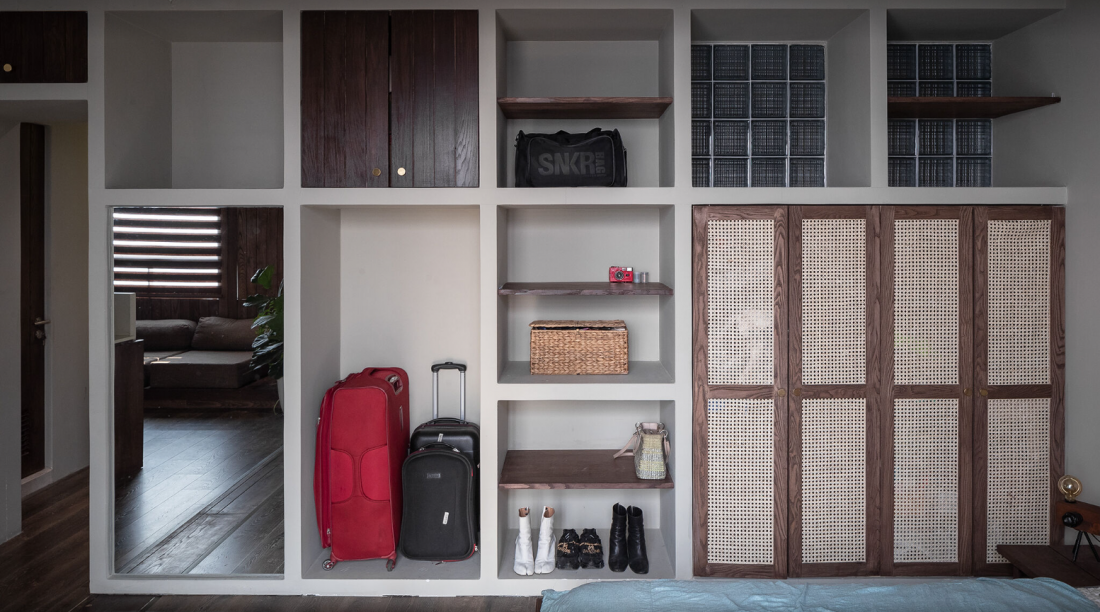 Căn hộ 2 phòng ngủ tối giản có hẳn nhà dành cho thú cưng của gia chủ độc thân tại Hà Nội