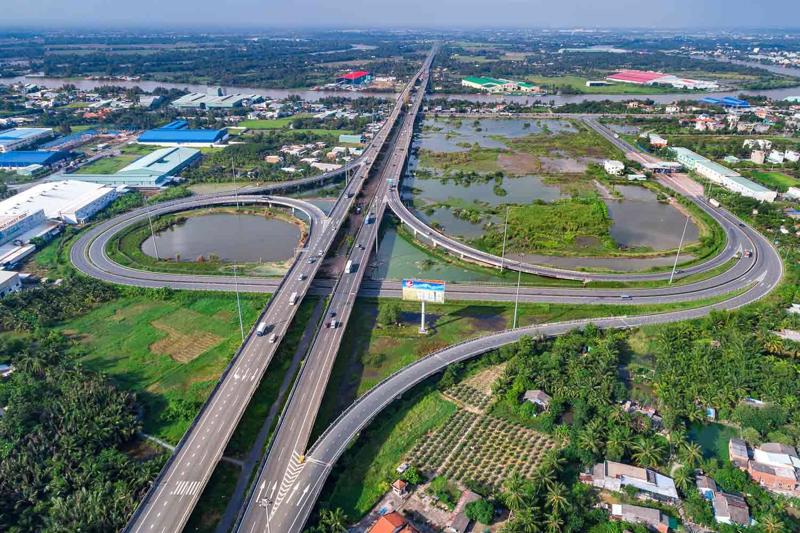 Thủ tướng chỉ đạo triển khai các dự án đường bộ, cao tốc trên địa bàn tỉnh Long An