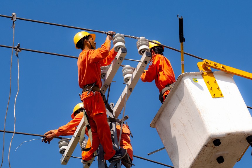 EVN bác bỏ thông tin “kêu gọi doanh nghiệp tự nguyện giảm 30% mức sử dụng điện”