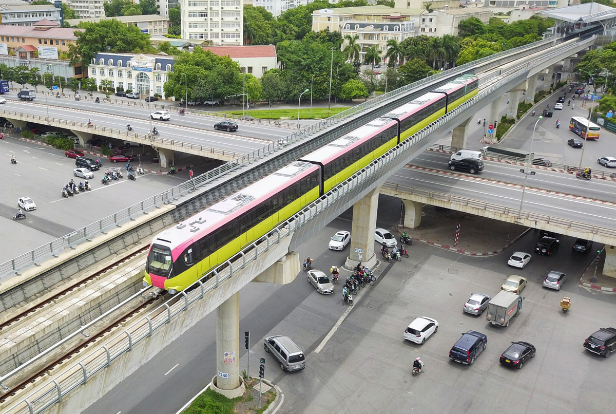 Trung bình mỗi ngày có hơn 65.000 lượt khách đi tàu Nhổn- Ga Hà Nội